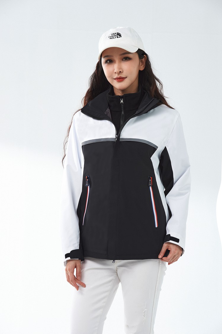 女款同款沖鋒衣模特展示 女款同款沖鋒衣模特展示