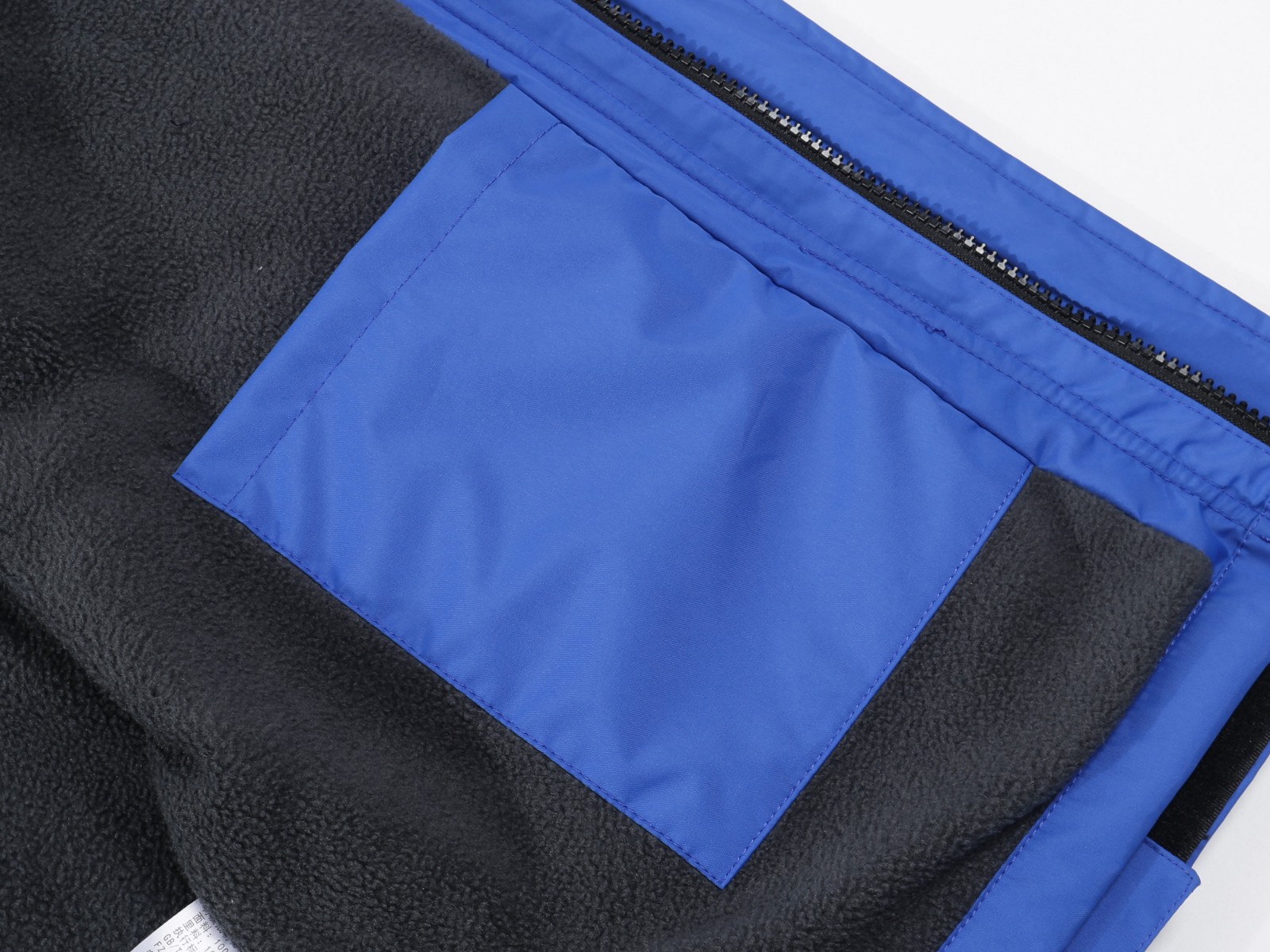 戶外工裝沖鋒衣細節(jié)圖